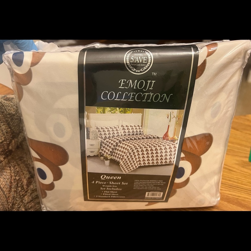 Hotel 5th Avenue Emoji Collection Queen 4 Piece Sheet Set
